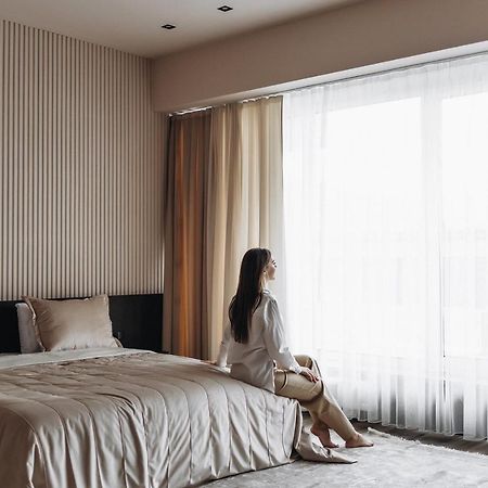 Garden Plaza Hotel Neresnytsya Ngoại thất bức ảnh