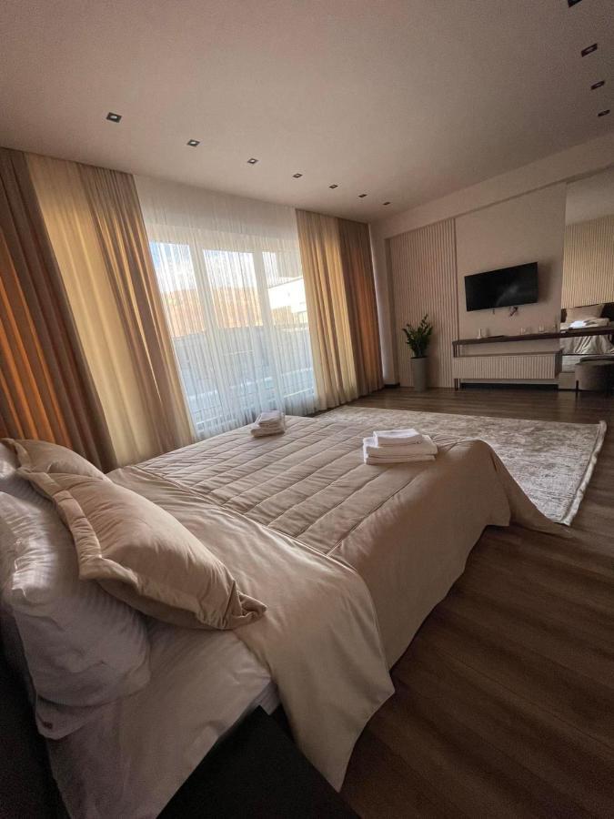 Garden Plaza Hotel Neresnytsya Ngoại thất bức ảnh