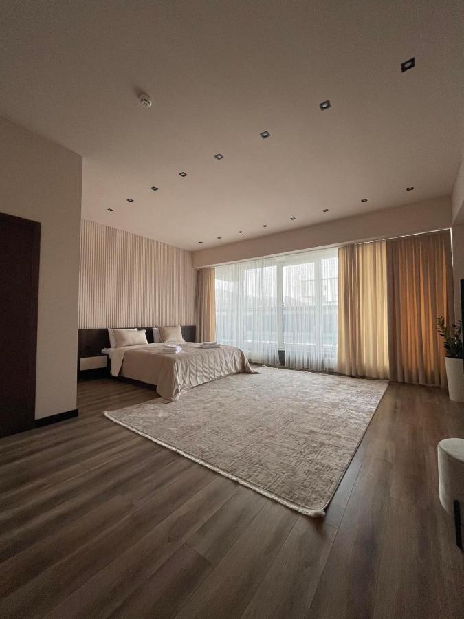 Garden Plaza Hotel Neresnytsya Ngoại thất bức ảnh