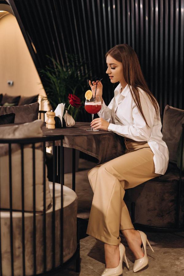 Garden Plaza Hotel Neresnytsya Ngoại thất bức ảnh