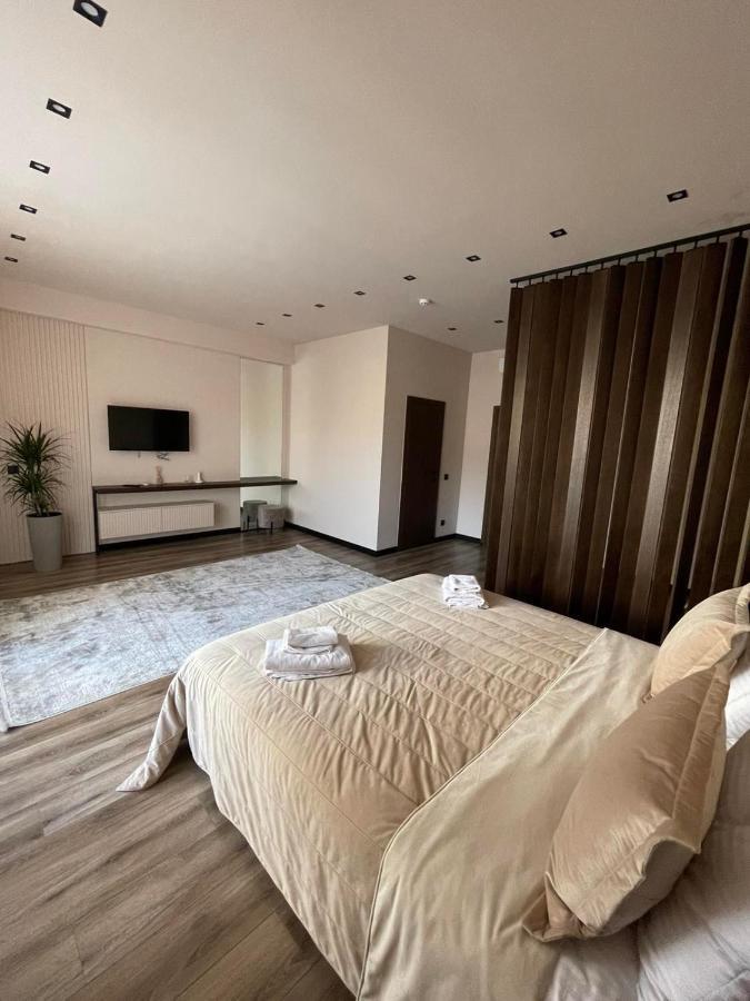 Garden Plaza Hotel Neresnytsya Ngoại thất bức ảnh